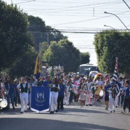 Semana da Família é encerrada com caminhada e shows de música, teatro e dança