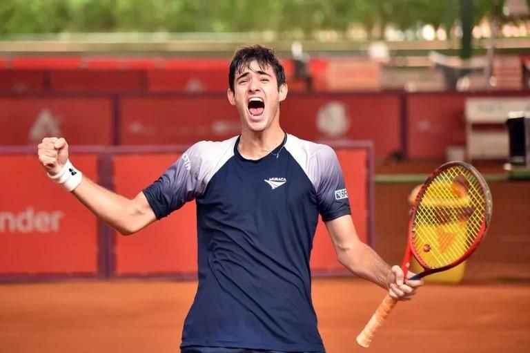 Brasileiro de 22 anos está a um jogo da chave principal de Roland Garros