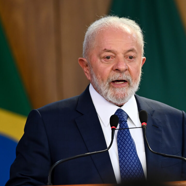 Reação à tragédia do RS vira problema no governo, e Lula busca contornar imagem