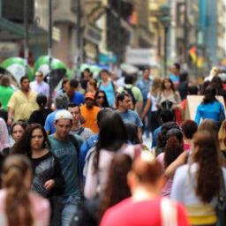 IBGE mostra que 27,4% da população brasileira de cinco anos ou mais teve Covid