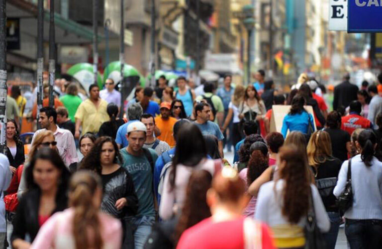 IBGE mostra que 27,4% da população brasileira de cinco anos ou mais teve Covid