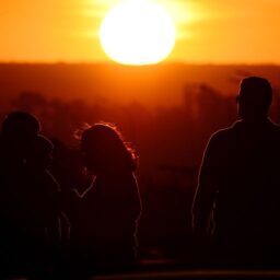 Brasil teve 66 dias de calor extremo a mais no último ano, aponta relatório