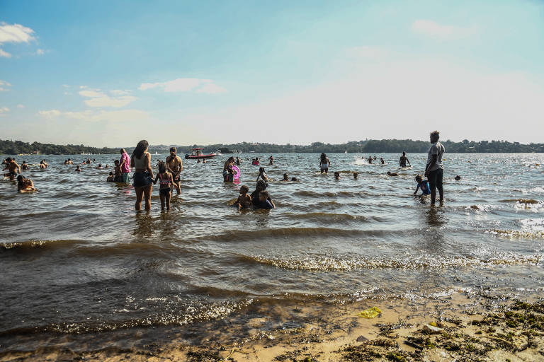 Represa de Guarapiranga, em São Paulo, tem praias privadas e disputa por espaço