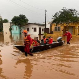 Chuva eleva nível de rios e cidades do interior do RS voltam a sofrer com enchentes