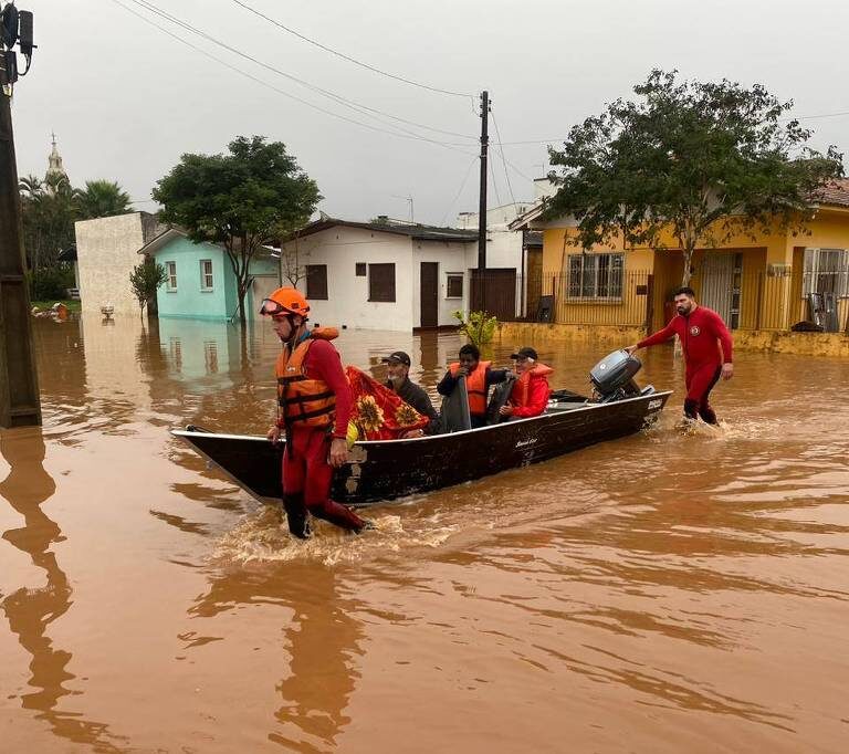 Chuva eleva nível de rios e cidades do interior do RS voltam a sofrer com enchentes