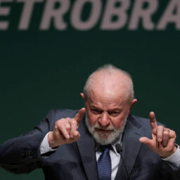 Lula questiona autonomia do BC um dia após Copom interromper queda de juros