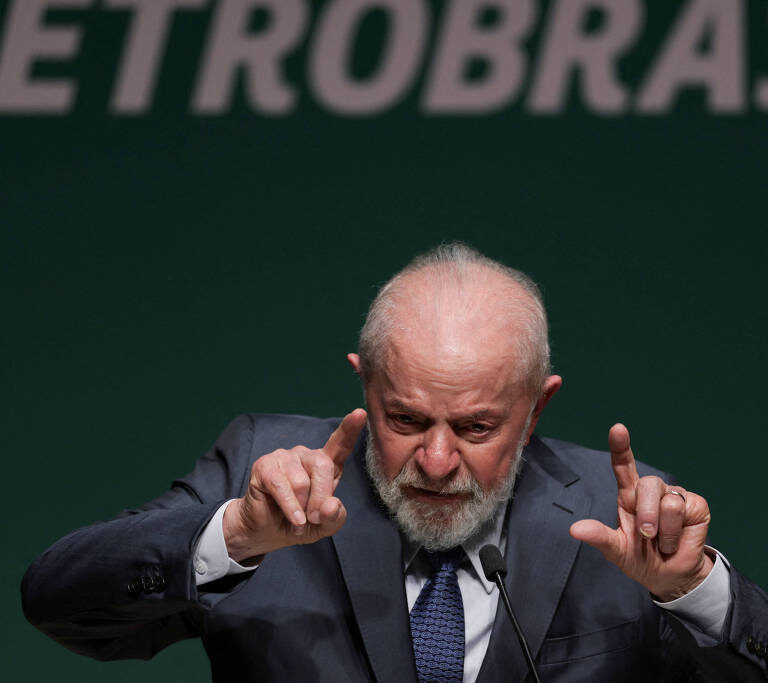 Lula questiona autonomia do BC um dia após Copom interromper queda de juros