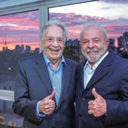 Lula visita Chomsky e Raduan Nassar e deve se encontrar com FHC