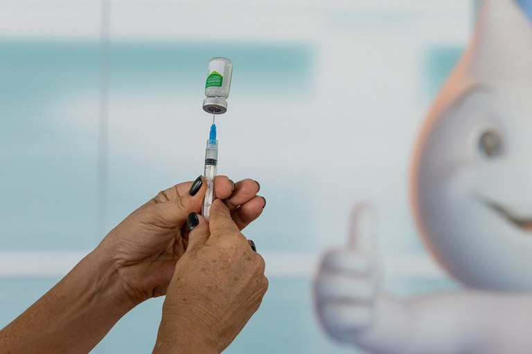 Saúde de Marília mantém campanha de vacinação contra pólio e gripe neste sábado