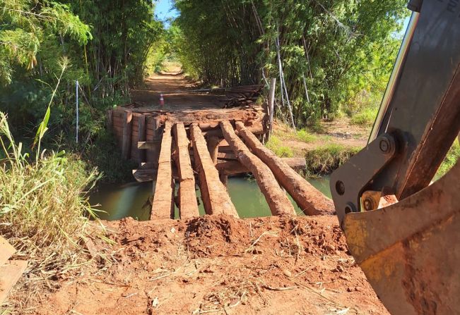 Ponte do córrego da Jacutinga é interditada e recebe melhorias; motoristas têm alternativas