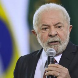 Governo Lula tenta aval do TSE para atuar contra fake news e causa preocupação