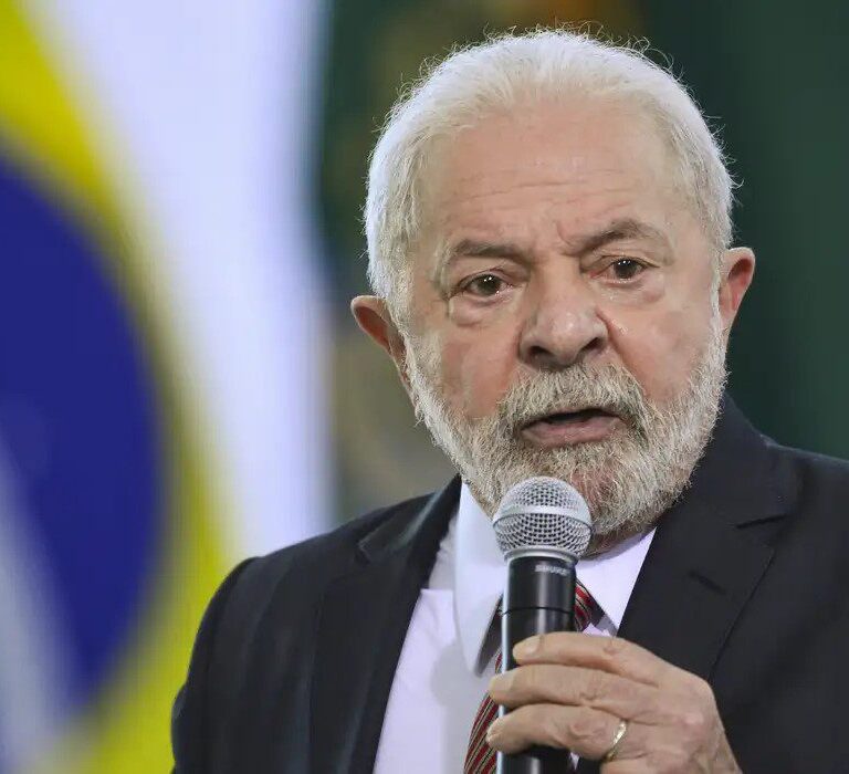 Governo Lula tenta aval do TSE para atuar contra fake news e causa preocupação