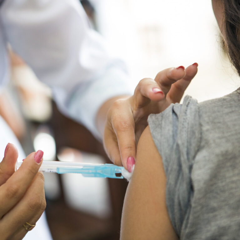 São Paulo não tem vacina da dengue para aplicar segunda dose em crianças