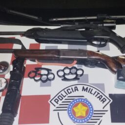 Polícia prende homem ‘aficionado’ por armas e salva mulher da violência em Echaporã