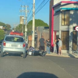 Acidente em horário de pico deixa motociclista ferido na zona oeste de Marília