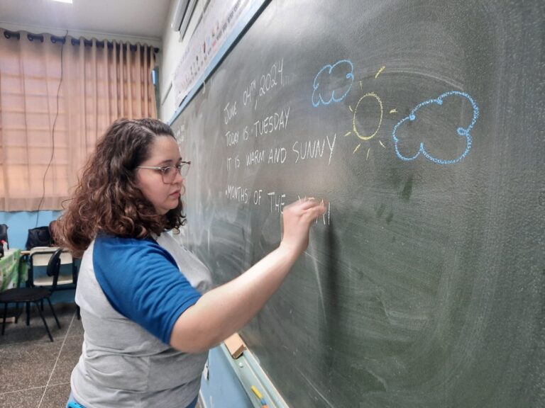 Professora de Marília ganha intercâmbio de estudos nos EUA