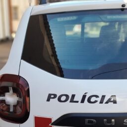 Exausto, ladrão de fios dorme na laje e acaba flagrado por pintor na zona oeste