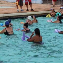Secretaria de Esportes de Marília abre vagas gratuitas para aulas de hidroginástica e natação