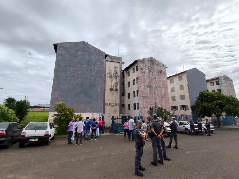 Ex-moradores do CDHU reclamam de atrasos no auxílio; Prefeitura nega