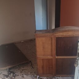 Moradores denunciam invasões e furtos em apartamentos da CDHU após mudança