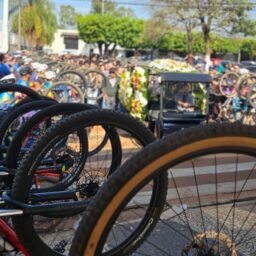 Homenagens a ciclista vítima de acidente leva multidão a Saudade; ferido se recupera na UTI