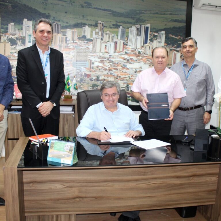 Marília assina convênio com Governo Federal para nova escola municipal