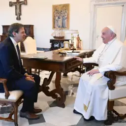 Fernando Haddad encontra papa Francisco e defende taxação de super-ricos