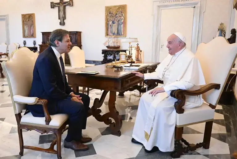 Fernando Haddad encontra papa Francisco e defende taxação de super-ricos