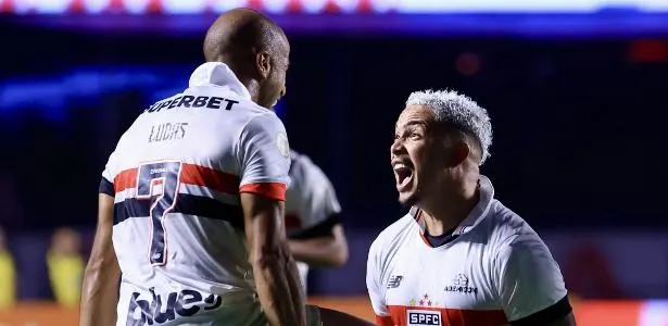 São Paulo vence Criciúma e afasta crise em jogo com recorde e falha bizarra