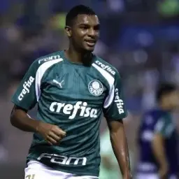 Luis Guilherme aguarda exames no West Ham para se despedir do Palmeiras