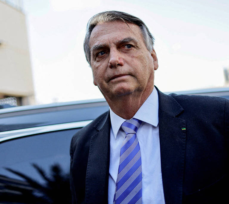 ‘Não se preocupem comigo. Escolhi esse caminho e sou feliz’, diz Bolsonaro