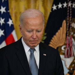 Biden desiste de candidatura à Casa Branca e endossa vice Kamala Harris