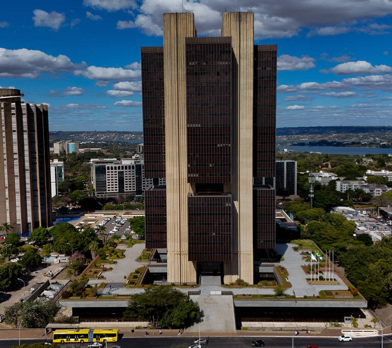 Governo consegue adiar PEC do Banco Central defendida por Campos Neto