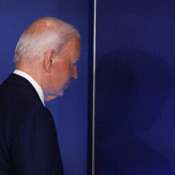 Presidente Biden confunde Kamala com Trump em entrevista a jornalistas