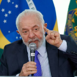 Lula diz ler discurso para não errar com pessoas com deficiência