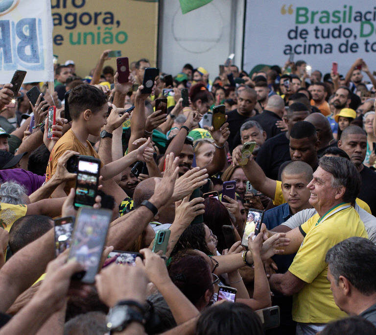 Bolsonaro vai a Duque de Caxias e é exaltado por ex-prefeito investigado