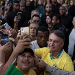 Bolsonaro acena para governadores, e PL retira candidaturas nas capitais