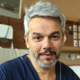 Otaviano Costa é diagnosticado com aneurisma na aorta, passa por cirurgia e tem alta