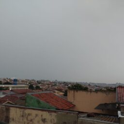 Chuva antecipa passagem de frente fria no fim de semana em Marília