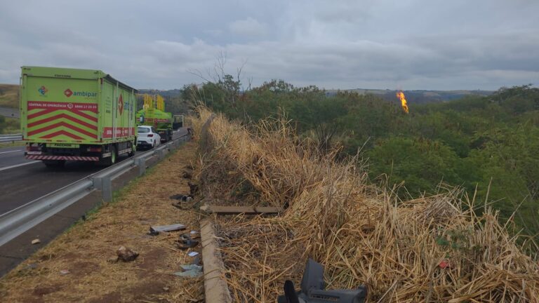 Queima controlada termina e desvio para remoção de carreta é marcada