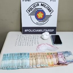 Dupla é presa por tráfico em Garça; crack e mais de R$ 2 mil apreendidos