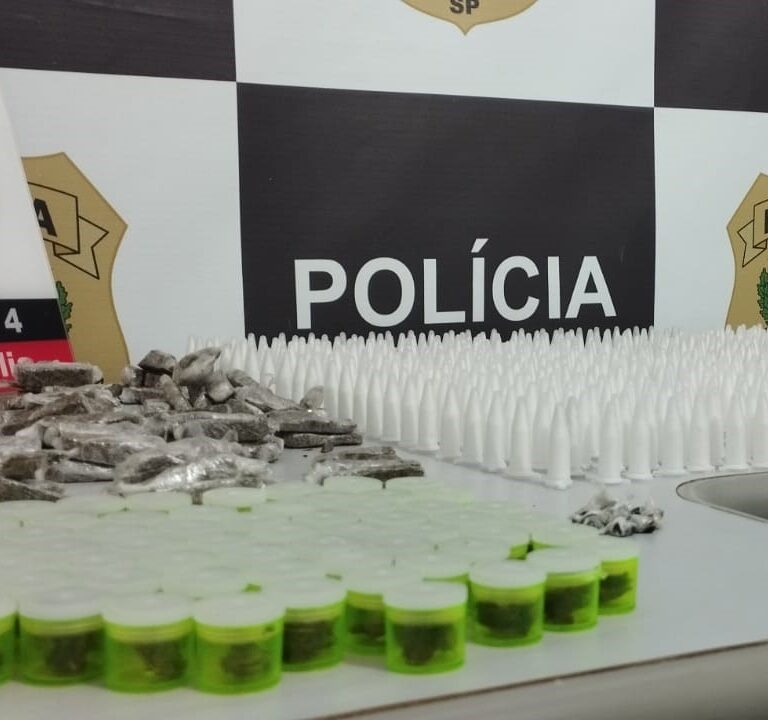 Polícia Civil realiza operação na Vila Barros e apreende quatro diferentes tipos de drogas