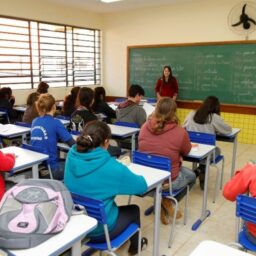 Oriente, Quintana e outras cidades da região recebem aporte financeiro para Educação