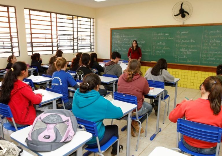 Oriente, Quintana e outras cidades da região recebem aporte financeiro para Educação