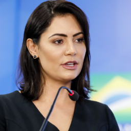 Michelle Bolsonaro ironiza Janja e diz que primeira-dama tem vocação para viajar