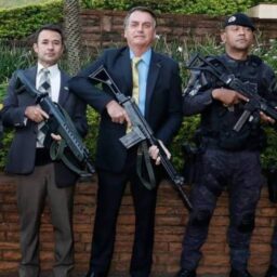 Bolsonaro avaliza candidaturas de policiais e reforça discurso linha-dura nas capitais