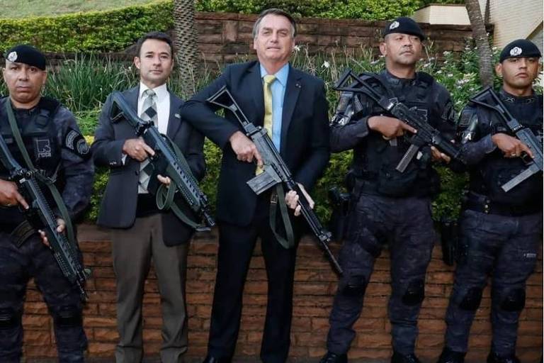 Bolsonaro avaliza candidaturas de policiais e reforça discurso linha-dura nas capitais