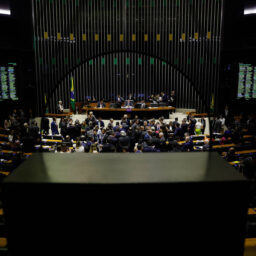 Câmara aprova R$ 18,3 bi em subsídios para hidrogênio após veto de Lula