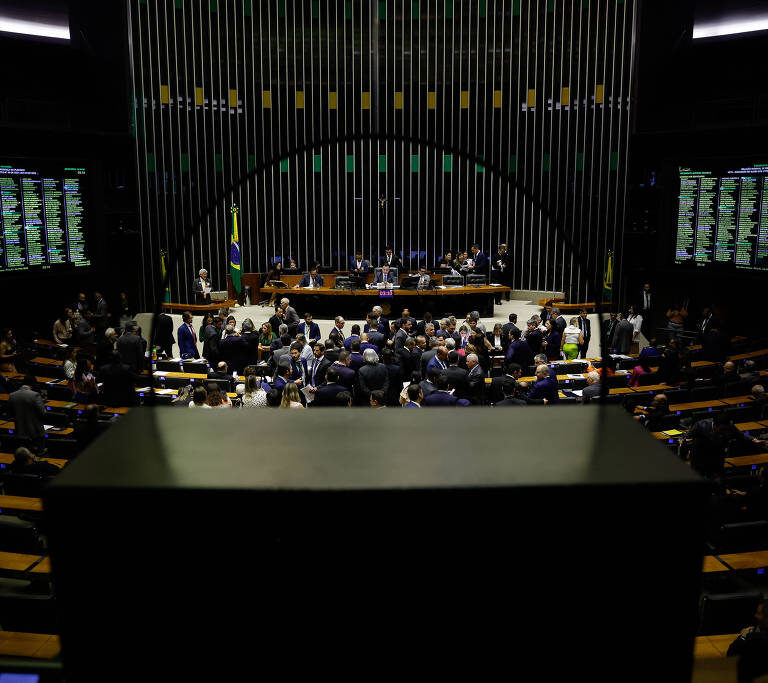 Câmara aprova R$ 18,3 bi em subsídios para hidrogênio após veto de Lula