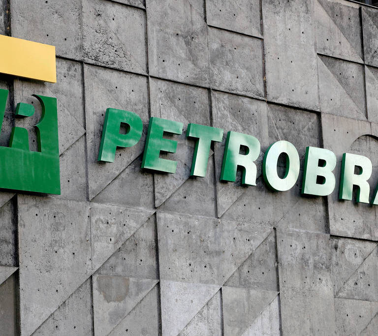 Petrobras tem prejuízo de R$ 2,6 bilhões e anuncia R$ 13,6 bilhões em dividendos